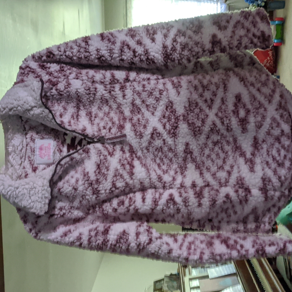 Cozy Sherpa pullover, new without tag.
